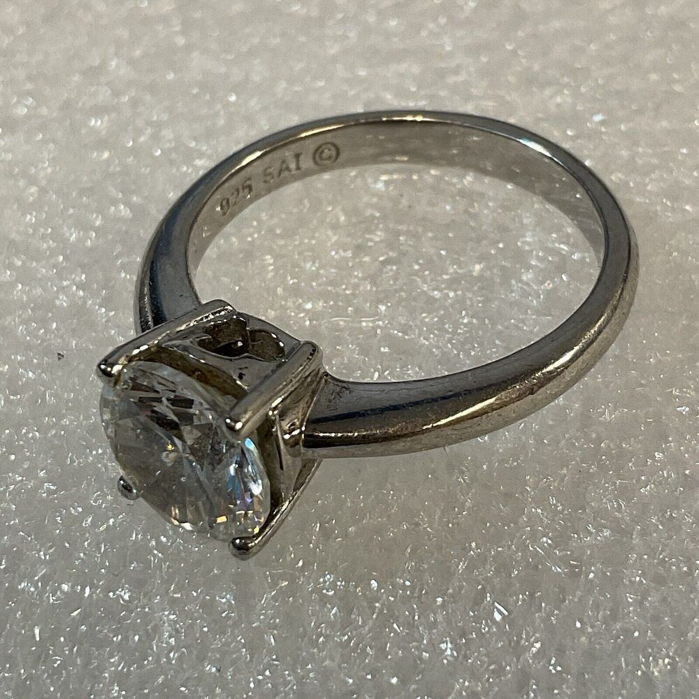 Silver US Size 8 Clear Colorless Stone Accent Fashion Ring GnuFashion